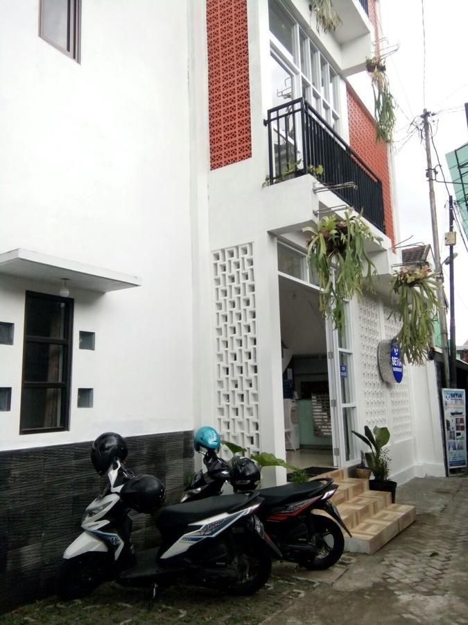 A Pousada Setia Backpacker Jogjacarta Exterior foto