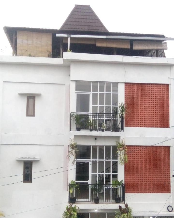 A Pousada Setia Backpacker Jogjacarta Exterior foto
